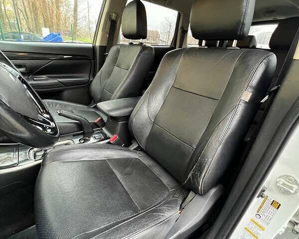 Белый Мицубиси Аутлендер, объемом двигателя 2.36 л и пробегом 153 тыс. км за 15700 $, фото 16 на Automoto.ua