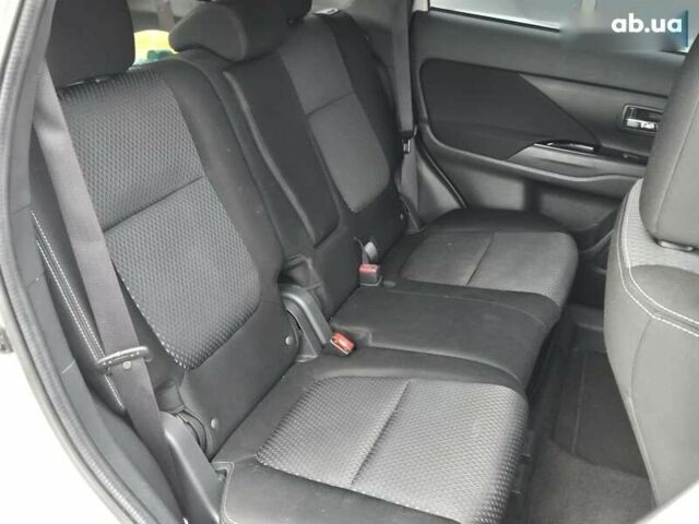 Белый Мицубиси Аутлендер, объемом двигателя 2.4 л и пробегом 115 тыс. км за 19300 $, фото 14 на Automoto.ua