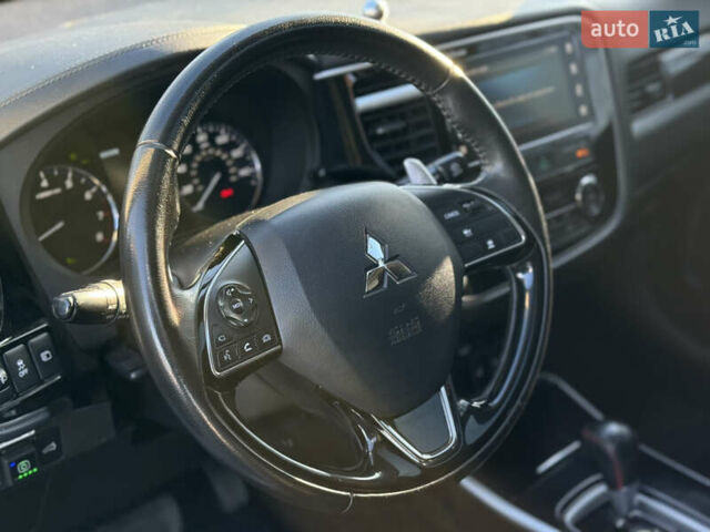 Білий Міцубісі Аутлендер, об'ємом двигуна 3 л та пробігом 145 тис. км за 18000 $, фото 12 на Automoto.ua
