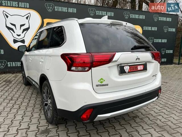 Белый Мицубиси Аутлендер, объемом двигателя 2.36 л и пробегом 153 тыс. км за 15700 $, фото 6 на Automoto.ua