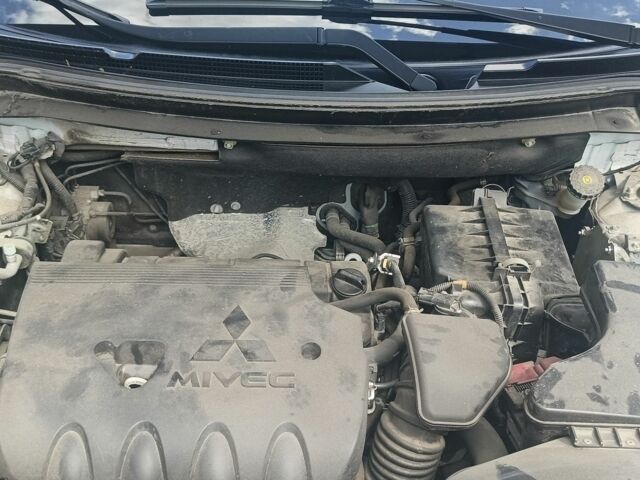 Белый Мицубиси Аутлендер, объемом двигателя 2.4 л и пробегом 117 тыс. км за 16500 $, фото 7 на Automoto.ua