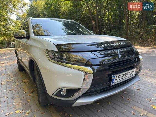 Белый Мицубиси Аутлендер, объемом двигателя 3 л и пробегом 160 тыс. км за 16900 $, фото 5 на Automoto.ua
