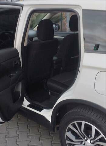 Білий Міцубісі Аутлендер, об'ємом двигуна 2.36 л та пробігом 118 тис. км за 17800 $, фото 11 на Automoto.ua