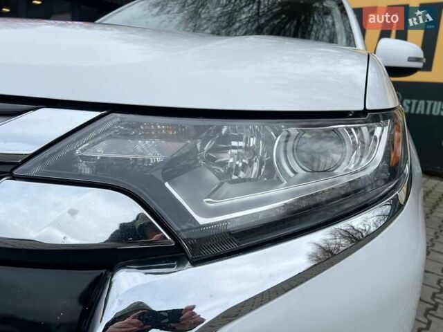 Белый Мицубиси Аутлендер, объемом двигателя 2.36 л и пробегом 153 тыс. км за 15700 $, фото 2 на Automoto.ua