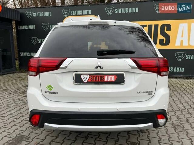 Белый Мицубиси Аутлендер, объемом двигателя 2.36 л и пробегом 153 тыс. км за 15700 $, фото 8 на Automoto.ua