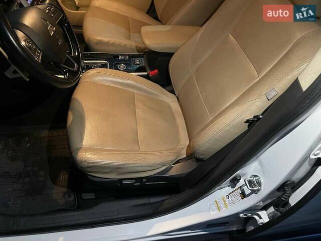 Белый Мицубиси Аутлендер, объемом двигателя 3 л и пробегом 148 тыс. км за 18500 $, фото 14 на Automoto.ua