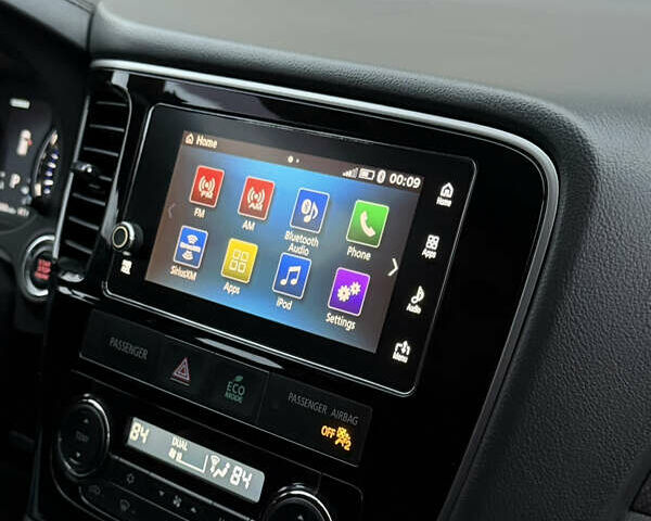 Белый Мицубиси Аутлендер, объемом двигателя 2.4 л и пробегом 53 тыс. км за 16900 $, фото 8 на Automoto.ua