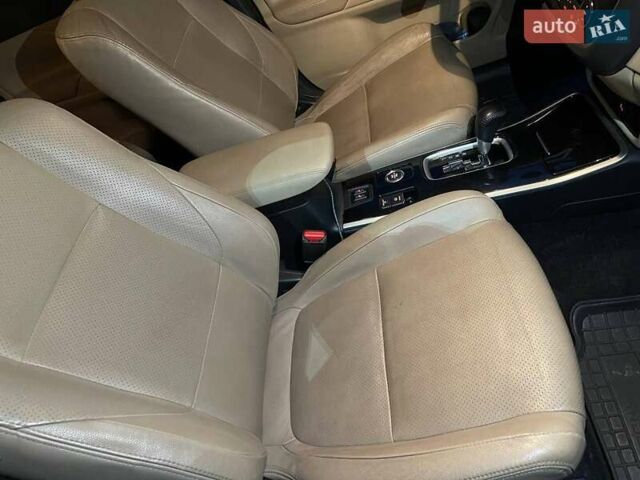 Белый Мицубиси Аутлендер, объемом двигателя 3 л и пробегом 148 тыс. км за 18500 $, фото 17 на Automoto.ua