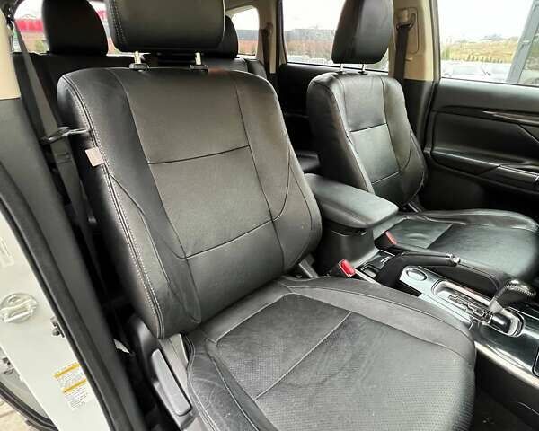 Белый Мицубиси Аутлендер, объемом двигателя 2.36 л и пробегом 153 тыс. км за 15700 $, фото 36 на Automoto.ua