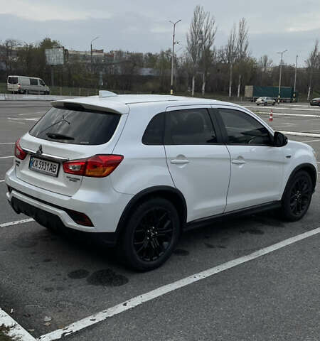 Білий Міцубісі Аутлендер, об'ємом двигуна 2 л та пробігом 47 тис. км за 13700 $, фото 3 на Automoto.ua