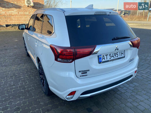Белый Мицубиси Аутлендер, объемом двигателя 2 л и пробегом 109 тыс. км за 16999 $, фото 4 на Automoto.ua