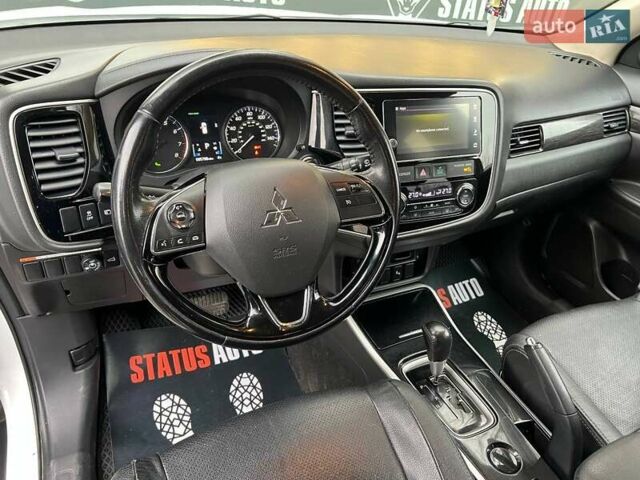 Белый Мицубиси Аутлендер, объемом двигателя 2.36 л и пробегом 153 тыс. км за 15700 $, фото 15 на Automoto.ua