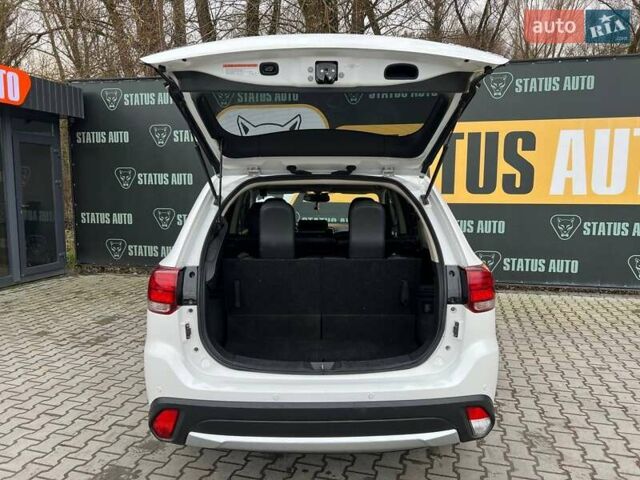 Белый Мицубиси Аутлендер, объемом двигателя 2.36 л и пробегом 153 тыс. км за 15700 $, фото 9 на Automoto.ua