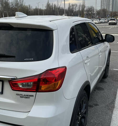 Білий Міцубісі Аутлендер, об'ємом двигуна 2 л та пробігом 47 тис. км за 13700 $, фото 10 на Automoto.ua