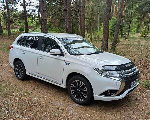 Белый Мицубиси Аутлендер, объемом двигателя 2 л и пробегом 127 тыс. км за 20000 $, фото 8 на Automoto.ua