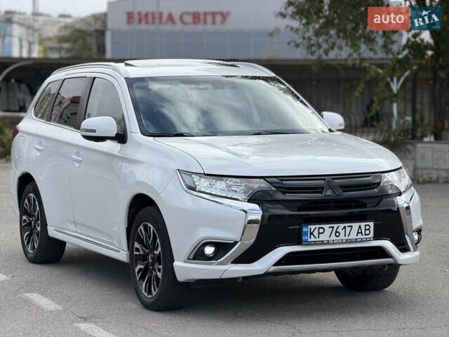Білий Міцубісі Аутлендер, об'ємом двигуна 2 л та пробігом 225 тис. км за 18900 $, фото 2 на Automoto.ua
