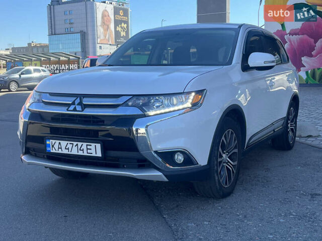 Міцубісі Аутлендер 2017 у Києві на Automoto.ua Білий Міцубісі Аутлендер, об'ємом двигуна 2.4 л та пробігом 210 тис. км за 13550 $, фото 3 на Automoto.ua