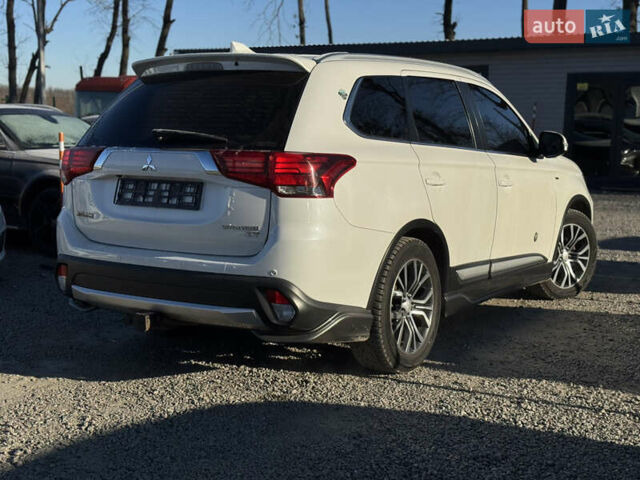 Білий Міцубісі Аутлендер, об'ємом двигуна 3 л та пробігом 145 тис. км за 18000 $, фото 3 на Automoto.ua