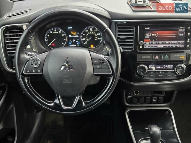 Белый Мицубиси Аутлендер, объемом двигателя 2.4 л и пробегом 115 тыс. км за 19300 $, фото 20 на Automoto.ua