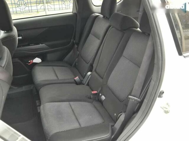 Белый Мицубиси Аутлендер, объемом двигателя 2.4 л и пробегом 115 тыс. км за 19300 $, фото 12 на Automoto.ua