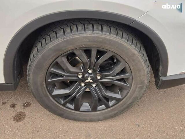 Белый Мицубиси Аутлендер, объемом двигателя 2.4 л и пробегом 115 тыс. км за 19300 $, фото 17 на Automoto.ua