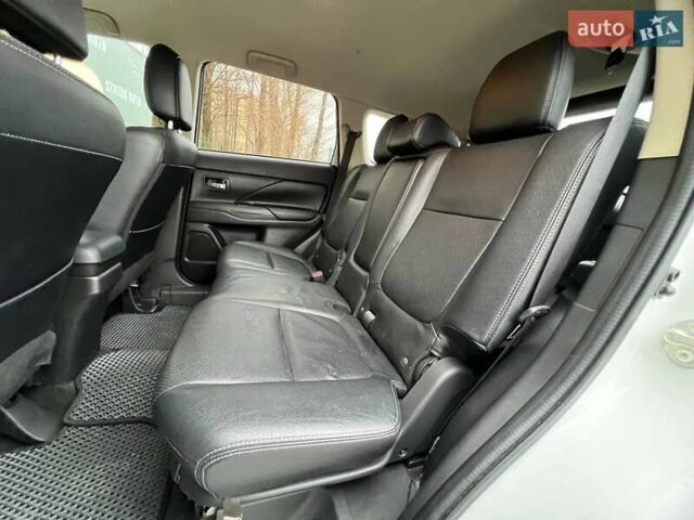 Белый Мицубиси Аутлендер, объемом двигателя 2.36 л и пробегом 153 тыс. км за 15700 $, фото 32 на Automoto.ua