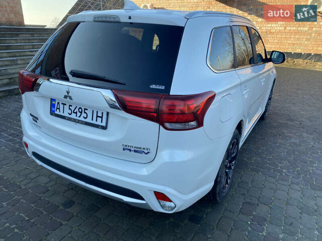 Белый Мицубиси Аутлендер, объемом двигателя 2 л и пробегом 109 тыс. км за 16999 $, фото 6 на Automoto.ua