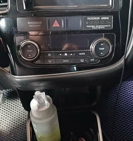 Білий Міцубісі Аутлендер, об'ємом двигуна 2 л та пробігом 115 тис. км за 15000 $, фото 8 на Automoto.ua