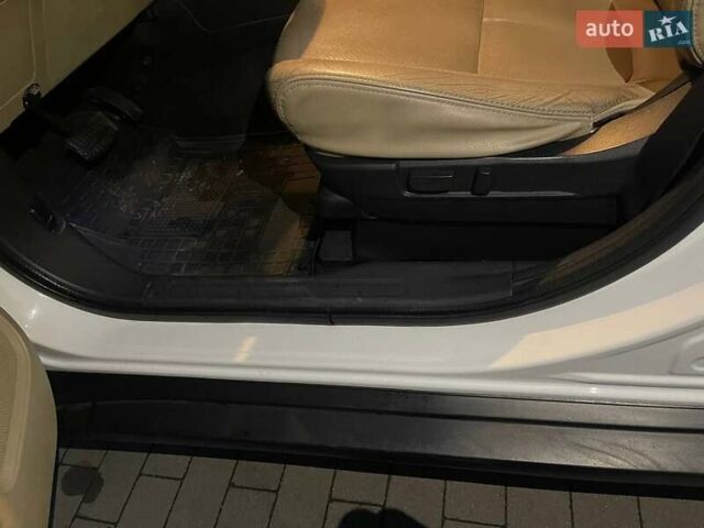 Белый Мицубиси Аутлендер, объемом двигателя 3 л и пробегом 148 тыс. км за 18500 $, фото 18 на Automoto.ua