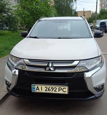 Белый Мицубиси Аутлендер, объемом двигателя 2.4 л и пробегом 103 тыс. км за 19000 $, фото 1 на Automoto.ua