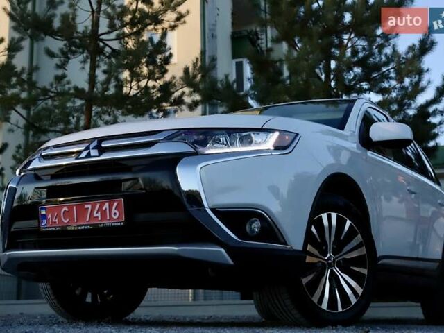 Міцубісі Аутлендер 2018 у Дрогобичі на Automoto.ua Білий Міцубісі Аутлендер, об'ємом двигуна 2.4 л та пробігом 59 тис. км за 17999 $, фото 14 на Automoto.ua