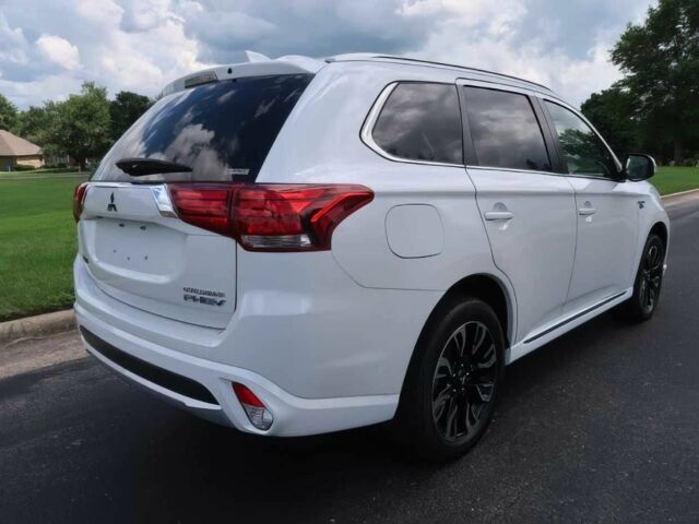 Белый Мицубиси Аутлендер, объемом двигателя 2 л и пробегом 50 тыс. км за 11699 $, фото 6 на Automoto.ua