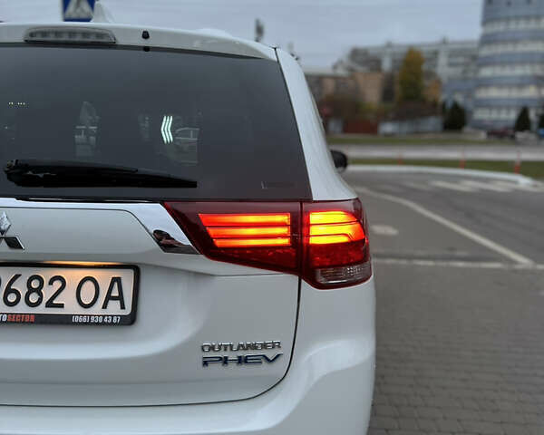 Білий Міцубісі Аутлендер, об'ємом двигуна 2 л та пробігом 191 тис. км за 18800 $, фото 6 на Automoto.ua