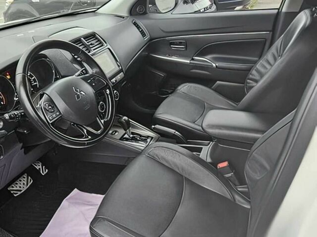 Білий Міцубісі Аутлендер, об'ємом двигуна 2.4 л та пробігом 30 тис. км за 10500 $, фото 7 на Automoto.ua