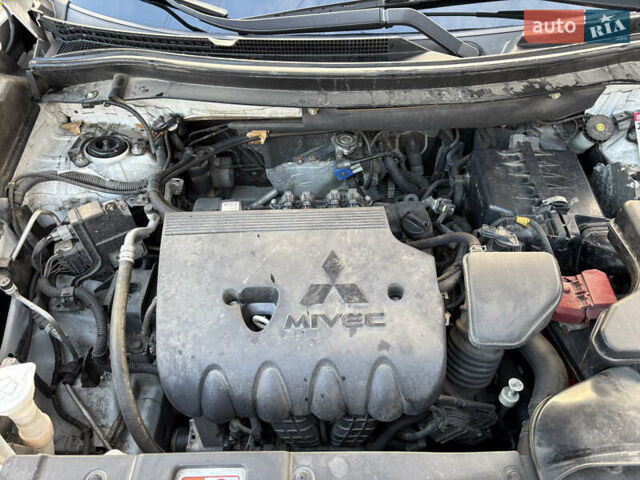 Білий Міцубісі Аутлендер, об'ємом двигуна 2.4 л та пробігом 130 тис. км за 15700 $, фото 16 на Automoto.ua