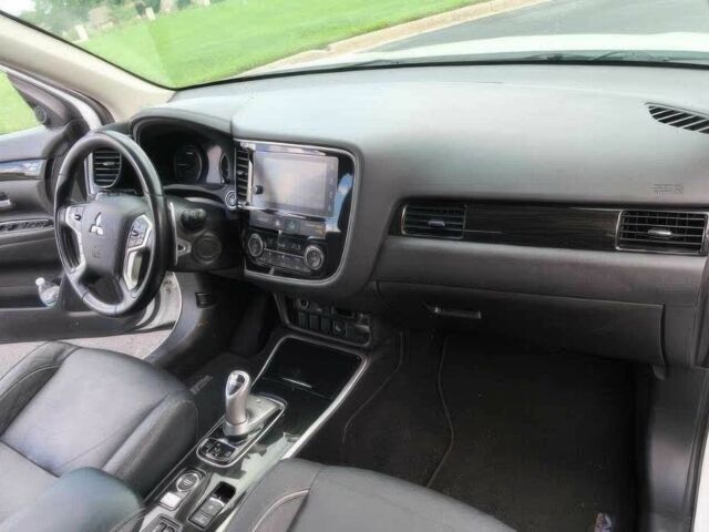 Білий Міцубісі Аутлендер, об'ємом двигуна 2 л та пробігом 40 тис. км за 15000 $, фото 8 на Automoto.ua