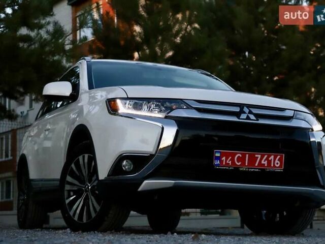 Міцубісі Аутлендер 2018 у Дрогобичі на Automoto.ua Білий Міцубісі Аутлендер, об'ємом двигуна 2.4 л та пробігом 59 тис. км за 17999 $, фото 15 на Automoto.ua