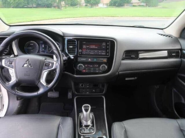 Белый Мицубиси Аутлендер, объемом двигателя 2 л и пробегом 46 тыс. км за 8600 $, фото 7 на Automoto.ua