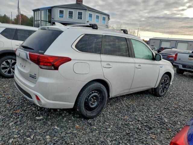 Белый Мицубиси Аутлендер, объемом двигателя 2 л и пробегом 73 тыс. км за 4000 $, фото 3 на Automoto.ua