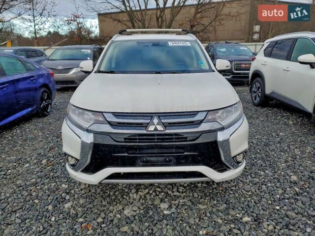 Білий Міцубісі Аутлендер, об'ємом двигуна 2 л та пробігом 117 тис. км за 4000 $, фото 5 на Automoto.ua