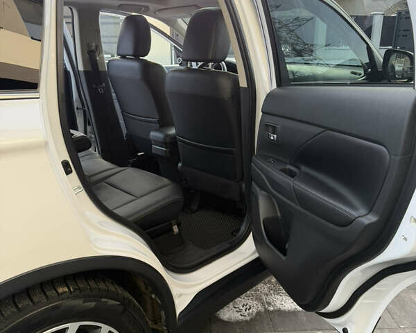 Белый Мицубиси Аутлендер, объемом двигателя 2.4 л и пробегом 91 тыс. км за 19199 $, фото 22 на Automoto.ua