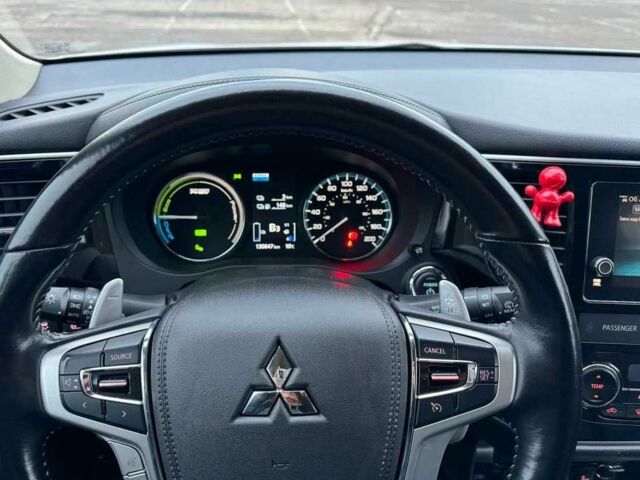 Білий Міцубісі Аутлендер, об'ємом двигуна 0 л та пробігом 130 тис. км за 17000 $, фото 9 на Automoto.ua