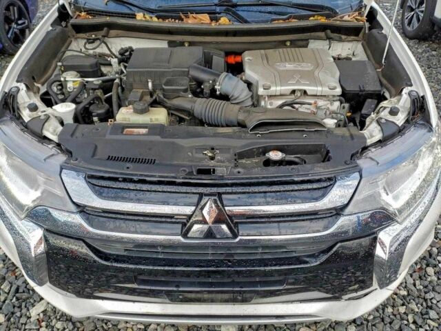 Белый Мицубиси Аутлендер, объемом двигателя 2 л и пробегом 73 тыс. км за 4000 $, фото 11 на Automoto.ua