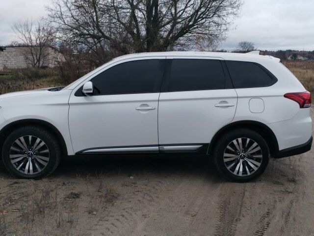 Белый Мицубиси Аутлендер, объемом двигателя 2.4 л и пробегом 122 тыс. км за 17400 $, фото 7 на Automoto.ua