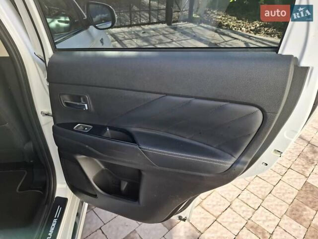Мицубиси Аутлендер 2018 в Тернополе на Automoto.ua Белый Мицубиси Аутлендер, объемом двигателя 2 л и пробегом 96 тыс. км за 18900 $, фото 13 на Automoto.ua