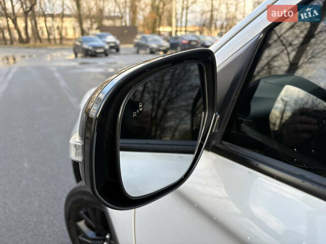 Білий Міцубісі Аутлендер, об'ємом двигуна 2.4 л та пробігом 130 тис. км за 15700 $, фото 10 на Automoto.ua