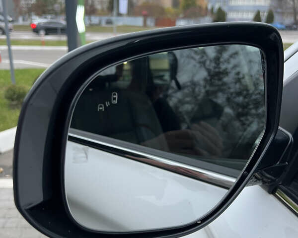 Білий Міцубісі Аутлендер, об'ємом двигуна 2 л та пробігом 191 тис. км за 18800 $, фото 9 на Automoto.ua