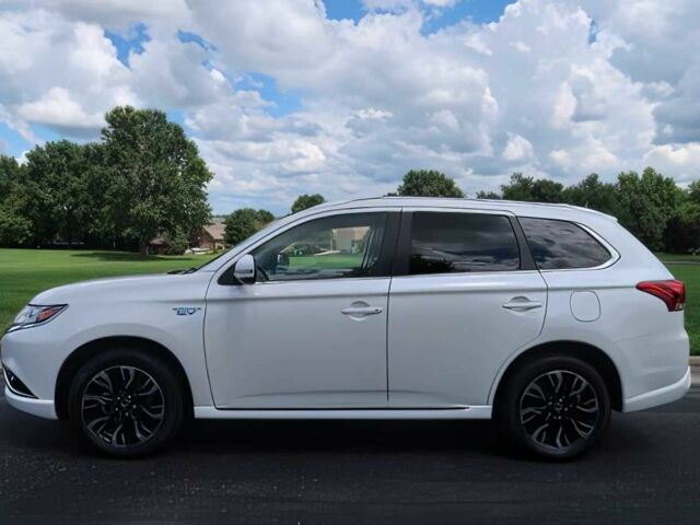 Білий Міцубісі Аутлендер, об'ємом двигуна 2 л та пробігом 43 тис. км за 5000 $, фото 3 на Automoto.ua