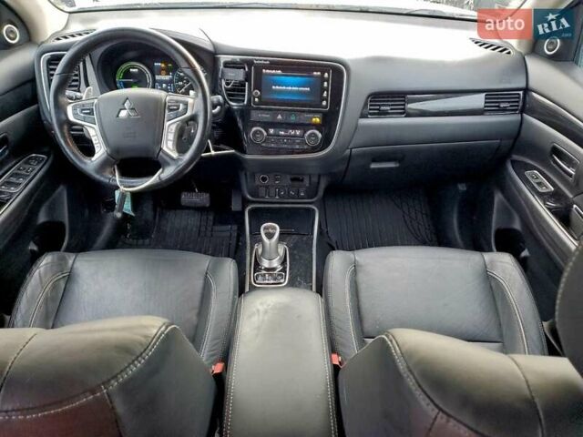 Білий Міцубісі Аутлендер, об'ємом двигуна 2 л та пробігом 117 тис. км за 4000 $, фото 7 на Automoto.ua