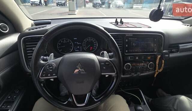 Мицубиси Аутлендер 2018 в Житомире на Automoto.ua Белый Мицубиси Аутлендер, объемом двигателя 2.36 л и пробегом 282 тыс. км за 15500 $, фото 14 на Automoto.ua